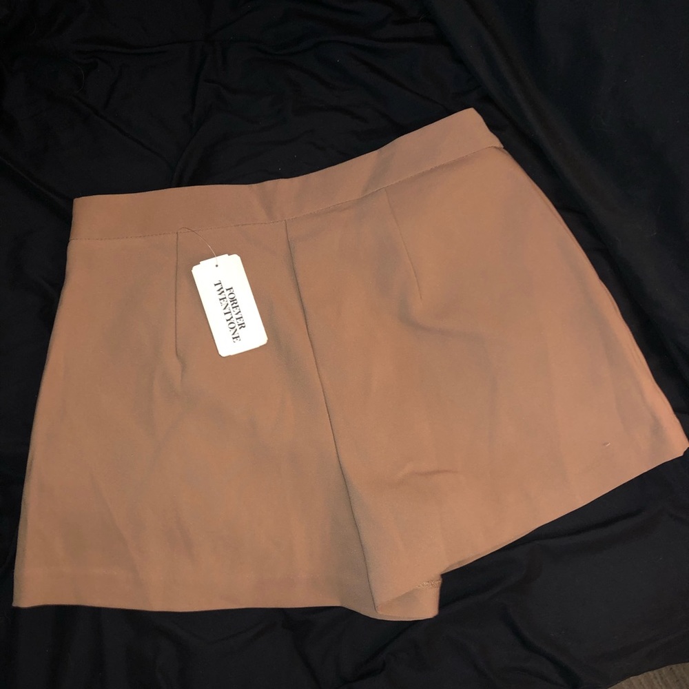 Tan shorts - Picture 2 of 2